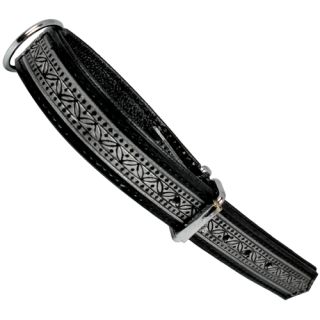 Fodrat läderhalsband med beslag i krom och reliefmönster, 50cm x 25mm